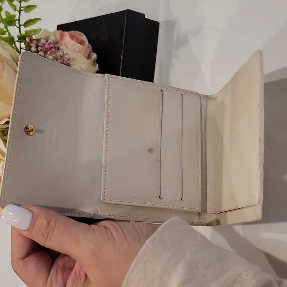 Authentic Louis Vuitton Vernis short wallet - Picture 8 of 11